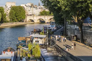 Pariz zabranio pušenje u 52 javna vrta i parka