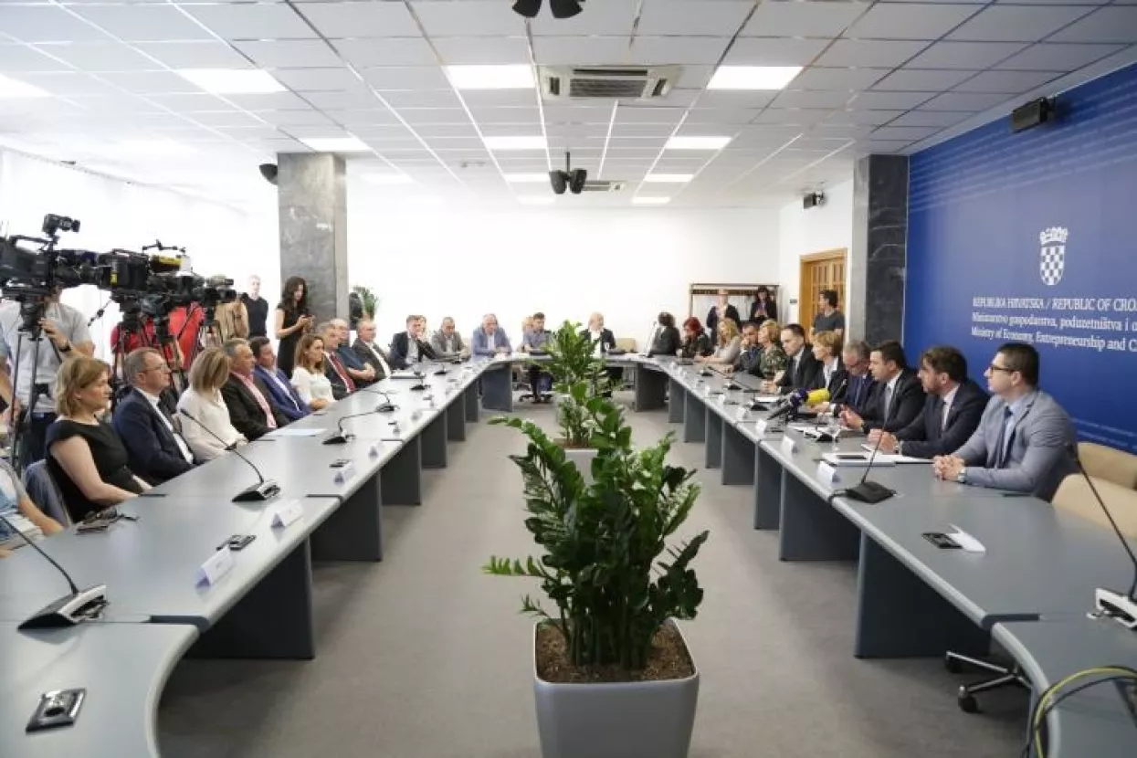 FOTO Ministar Horvat dodijelio poduzetnicima 85 milijuna kuna potpora