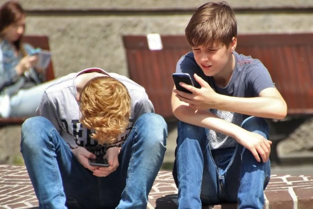 Istraživanje: Koliko roditelja bi mobitel dalo djetetu u vrtiću, a koliko tek sa 16 godina