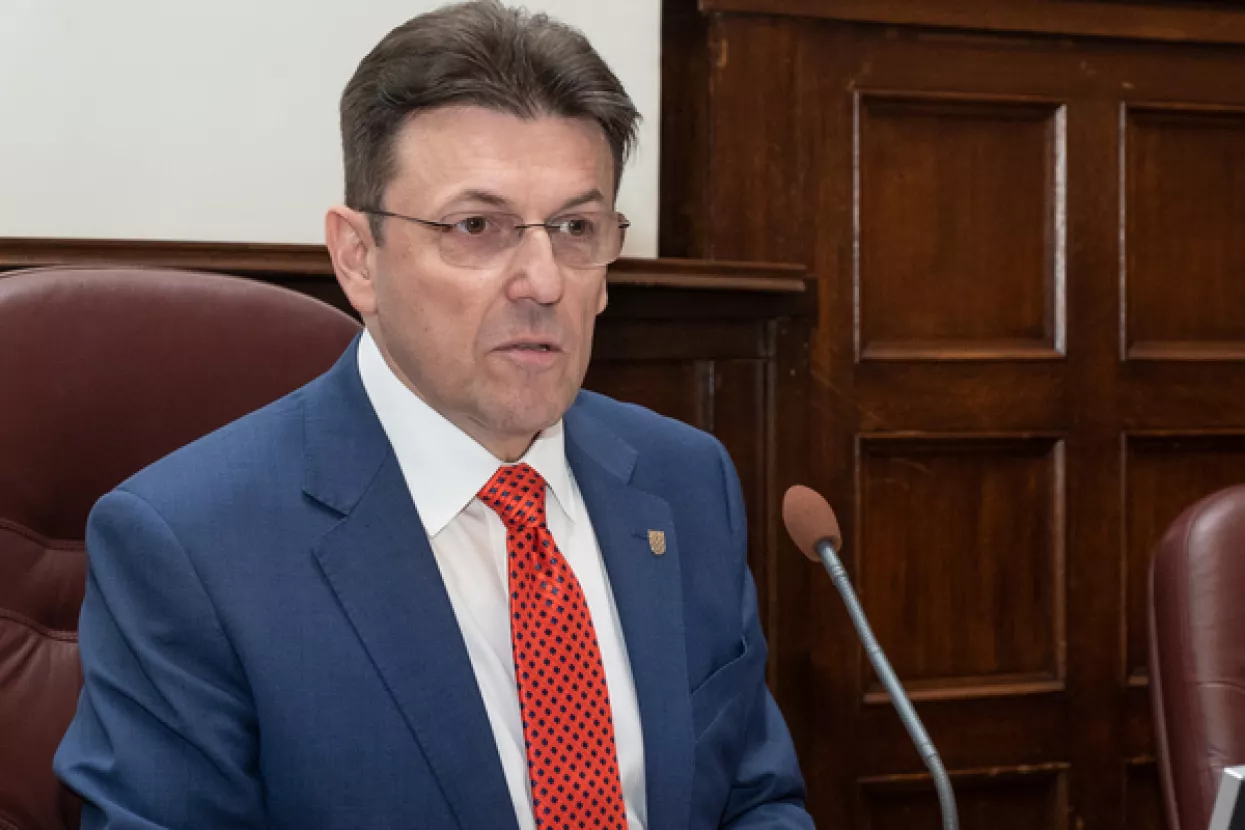 Burilović: Treba u potpunosti ukinuti kvote i olakšati zapošljavanje stranaca