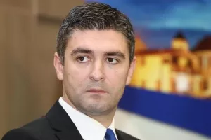 Mato Franković: Ako se ne promijeni zakon, Dubrovnikom će voziti samo električni taksiji