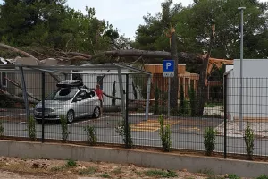 FOTO: Nevrijeme poharalo i novootvoreni Falkensteinerov kamp u Zadru