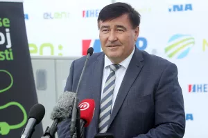 Na odmorištu Brinje u pogon puštene punionice za električna vozila