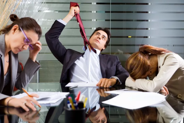 Neurednost, krađa užine, arogantni kolege, spavanje na radnom mjestu… Što nas još smeta na poslu?