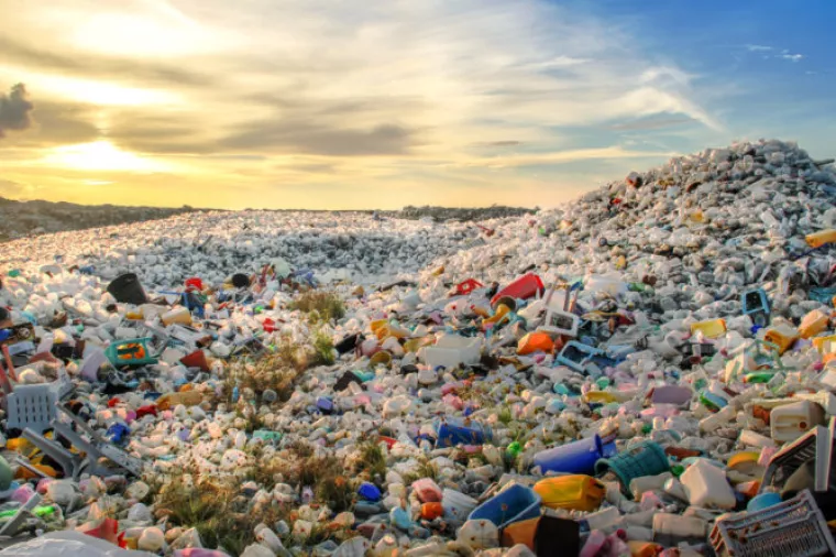 Otkriće koje će ozelenjeti industriju: Stvorena plastika koja se može vječno reciklirati