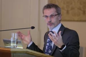 Guverner Vujčić poručuje kako zadržati radnu snagu: Više plaće, priuštivo stanovanje...