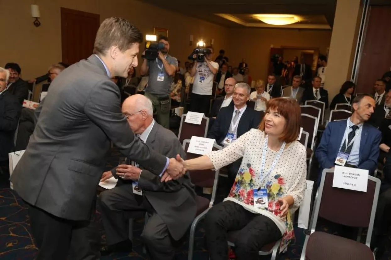 HUP protiv porezne dobne diskriminacije i poreznog 'deranja' preslatkih sokova