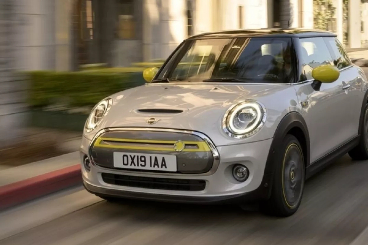 VIDEO: Električni Mini s jednim punjenjem prelazi 270 kilometara