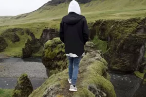 Ludi turisti: Na Biokovo u japankama, smrtonosni selfie na Plitvicama, s 'luftićem' na buru...