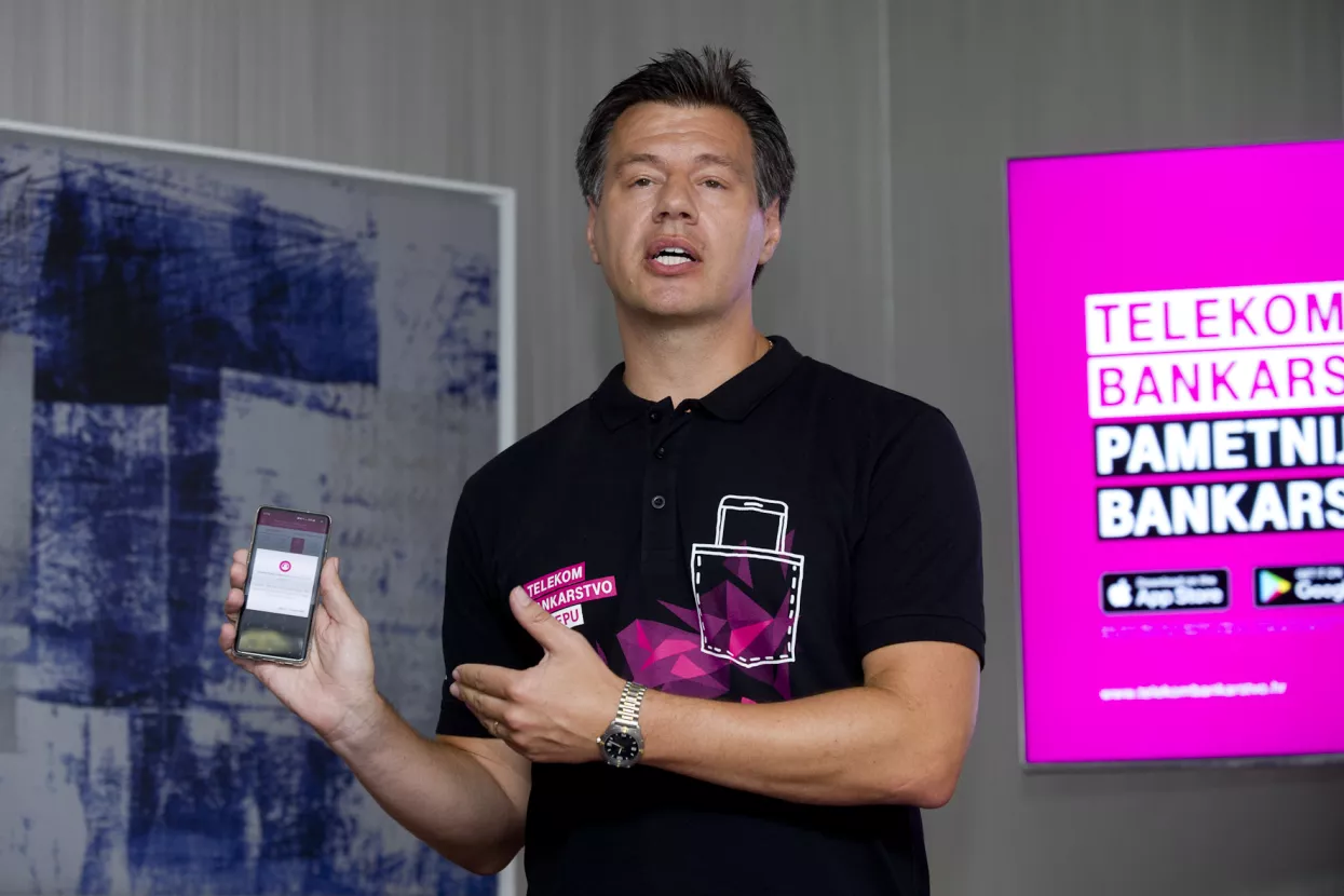 Telekom bankarstvo: HT i Zaba ponudili bankarske usluge i slanje novca smartphoneom