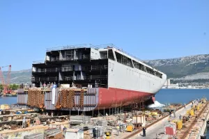 FOTO: U Brodosplitu porinut pramčani dio putničkog kruzera težak 4.400 tona