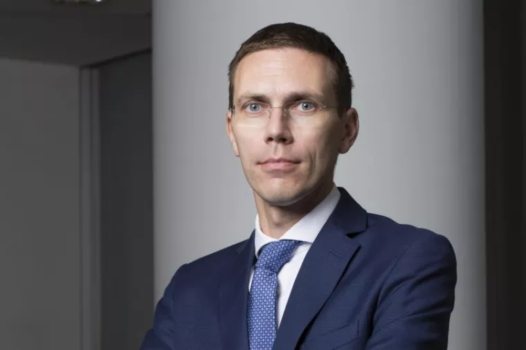 Iz Privredne banke Zagreb prešao u OTP banku i postao član Uprave