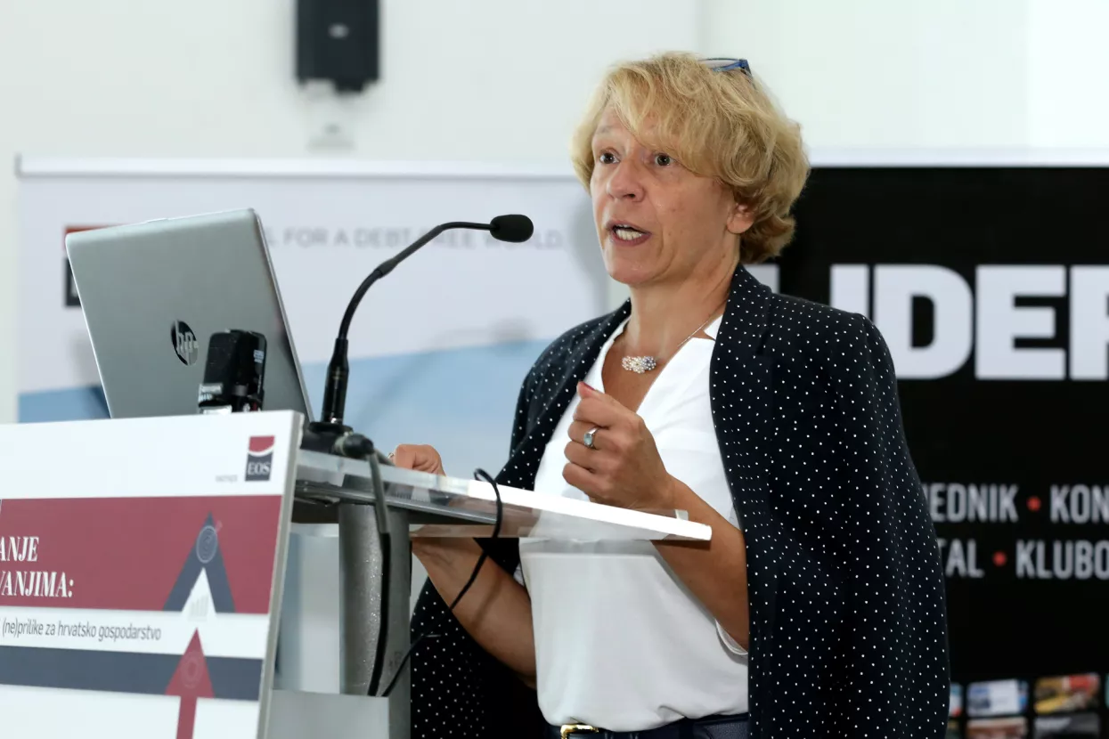 Postupak ovrhe u Sloveniji obavlja jedan odjel na jednom sudu, u RH na tome rade svi, svi, svi