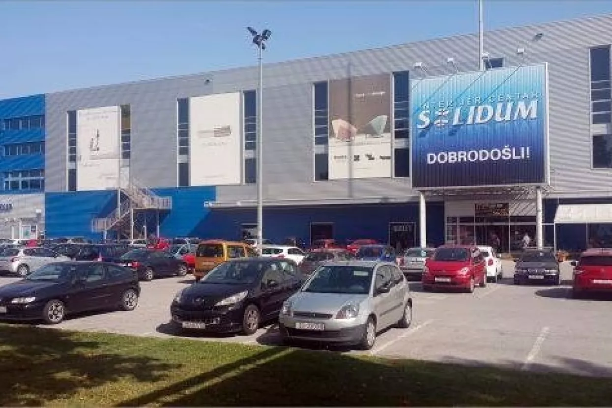 Pevec prodaje nekretninu &#39;Solidum&#39;