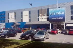 Pevec prodaje nekretninu &#39;Solidum&#39;