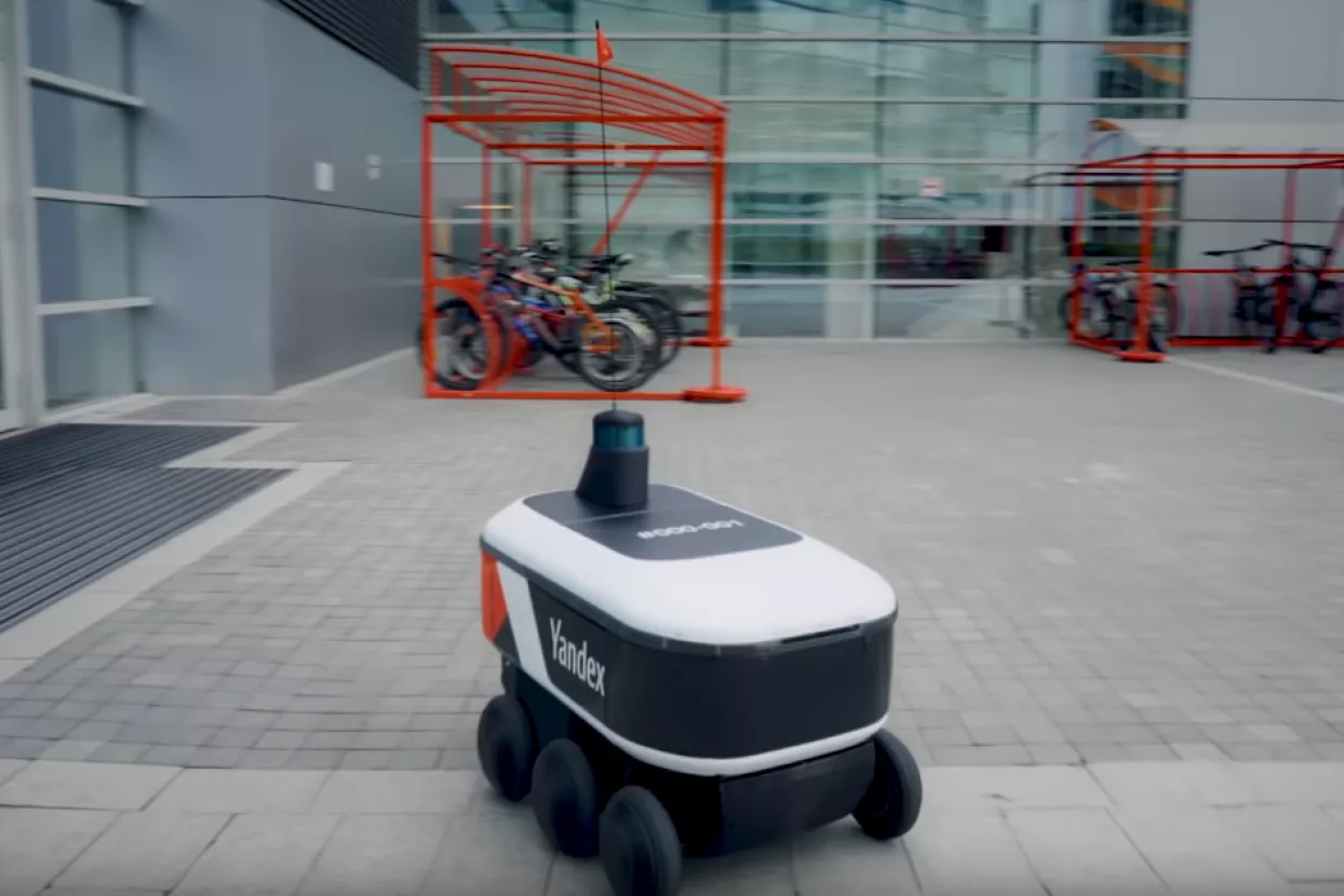 VIDEO: Dostavljači budućnosti mile ruskim Googleom i čekaju da izađu na ulicu&nbsp;