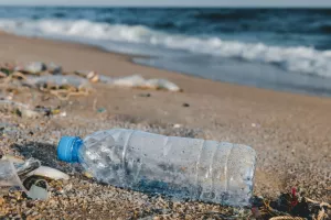 U Hrvatskoj se godišnje proda toliko plastičnih boca da se može prekriti otok Silba