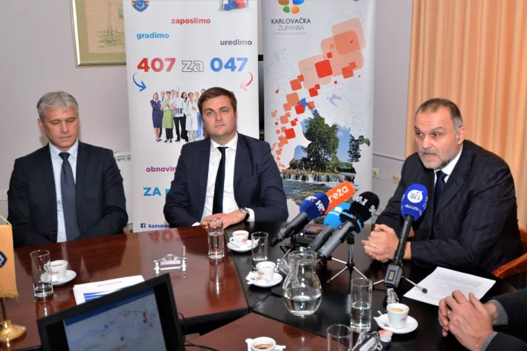 Ministar Ćorić i direktor Hrvatskih voda Zoran Đuroković u Karlovcu potpisali dva vrijedna ugovora