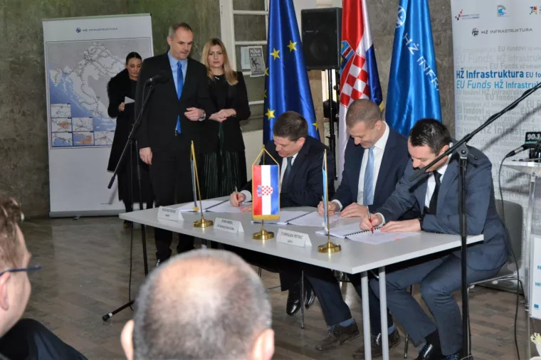 Krenula realizacija tzv. nizinske pruge potpisivanjem 2,7 milijardi kuna vrijednog ugovora