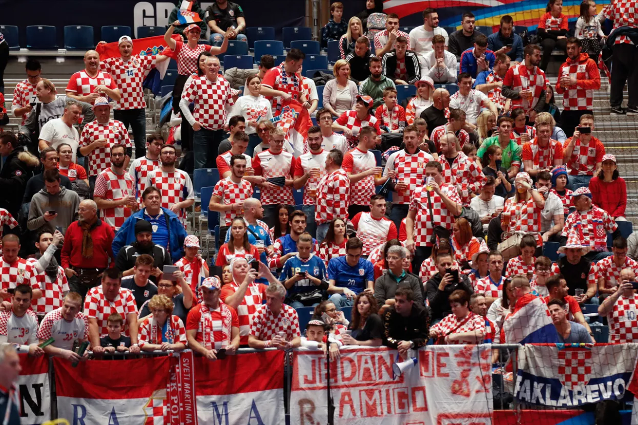 Uniline posebnim charterima vodi navijače na polufinalnu utakmicu Kauboja u Stockholmu