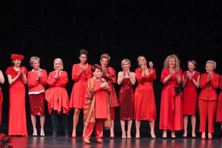 Liječnici, dizajneri, glumci i muzičari u zajedničkoj misiji za Dan crvenih haljina