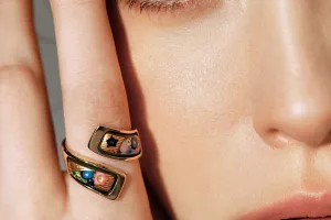 Tajna prstena na desnoj ruci