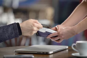 HNB preporučio bankama da se iznos beskontaktnog plaćanja poveća na 250 kuna!