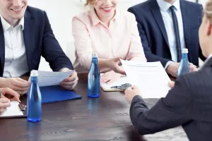 [VIDEO] Kako si članovi Uprave i direktori mogu zbog korona-krize smanjiti plaću