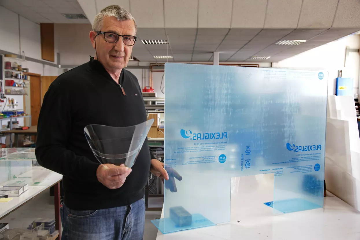 Jozo Žilić, proizvodi od plexiglasa, prozirni namještaj i proizvodi od plexiglasa, plexiglas zaštita od corona virusa, firma - PROZIRNI NAMJEŠTAJ