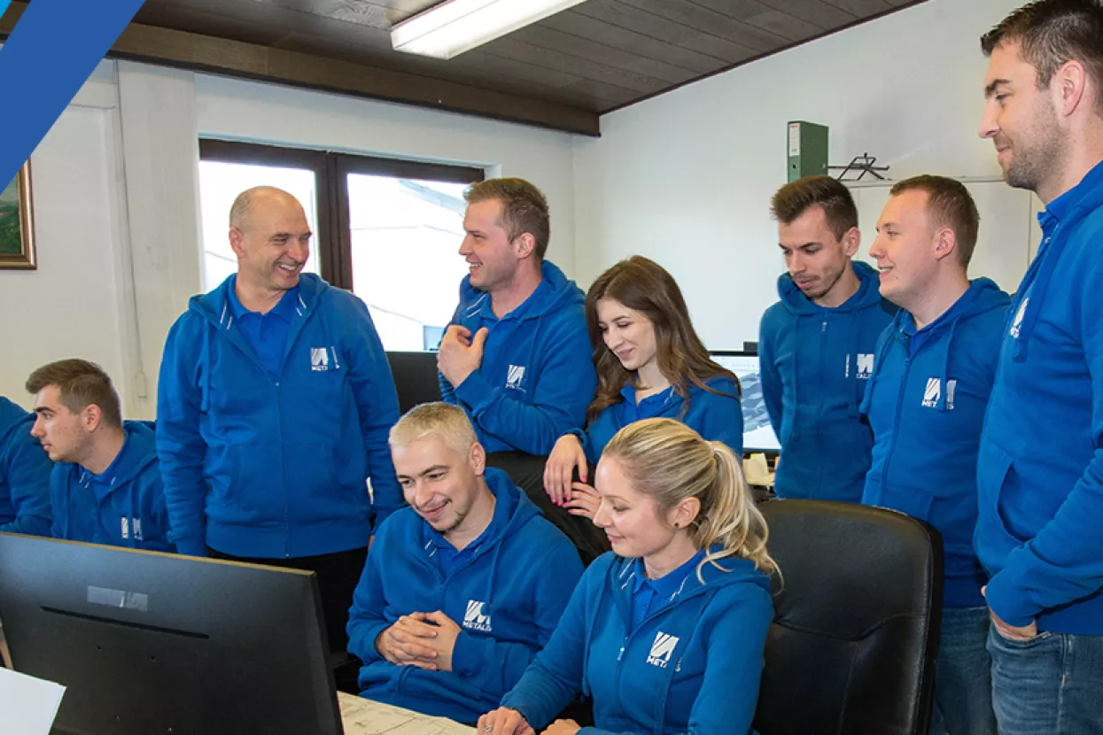 Aparat koji istodobno dezinficira, mjeri temperaturu i kontrolira pristup