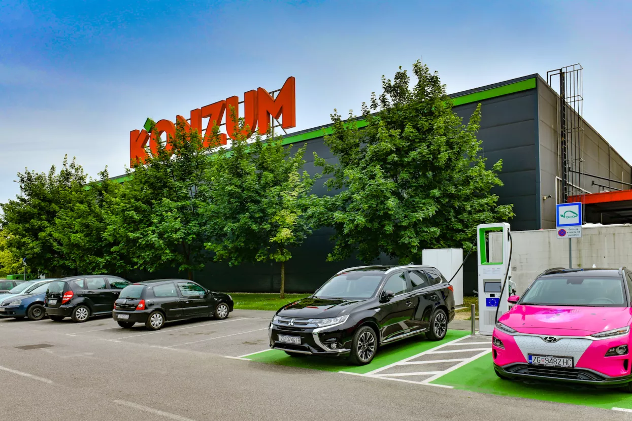 Otvorena prva ultrabrza e-punionica Konzuma i Hrvatskog Telekoma