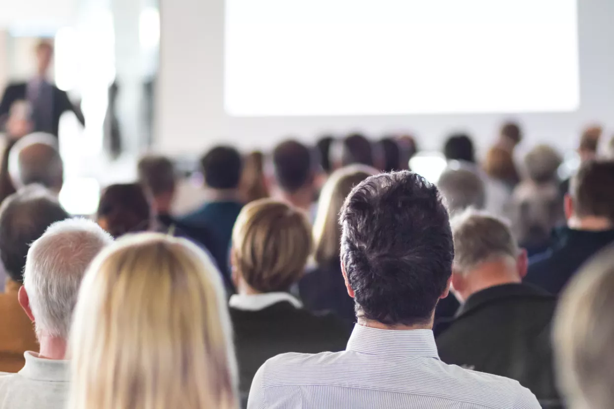 Nove preporuke: HZJZ dozvolio do 300 osoba u zatvorenim i do 500 na otvorenim prostorima