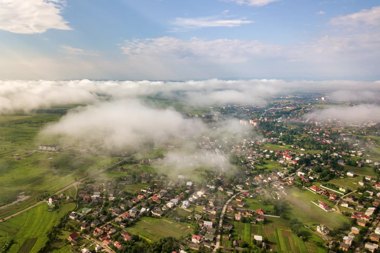 U Republici Hrvatskoj ustrojeno je čak 555 jedinica lokalne samouprave, od toga je čak 428 općina, 127 gradova te 20 jedinica područne (regionalne) samouprave, odnosno županija