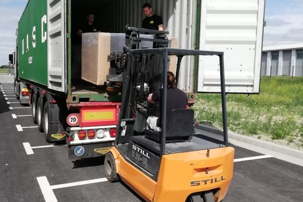 Vrijeme je da se počnu brojiti šleperi s robom za izvoz - evo 12 kontejnera odlazi u SAD