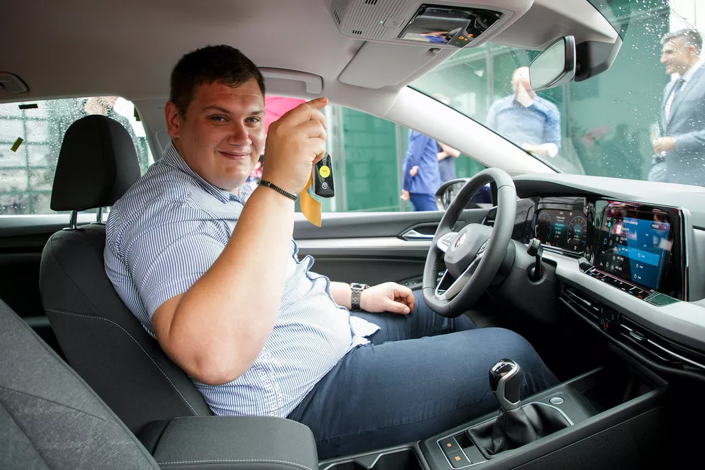 Euroherc i Adriatic dodijelili novčane nagrade i atraktivne Golfove 8 u prvom kolu nagradnih igara &#39;Moja polica u Eurohercu/Adriaticu vrijedi više&#39;