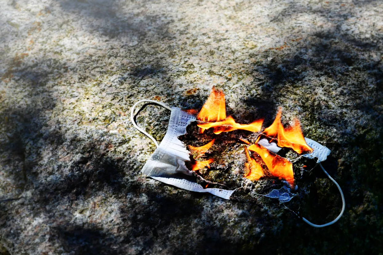 KORONAEKONOMIJA: Država prisiljava uvoznike da maske spaljuju ili &ndash; doniraju?!