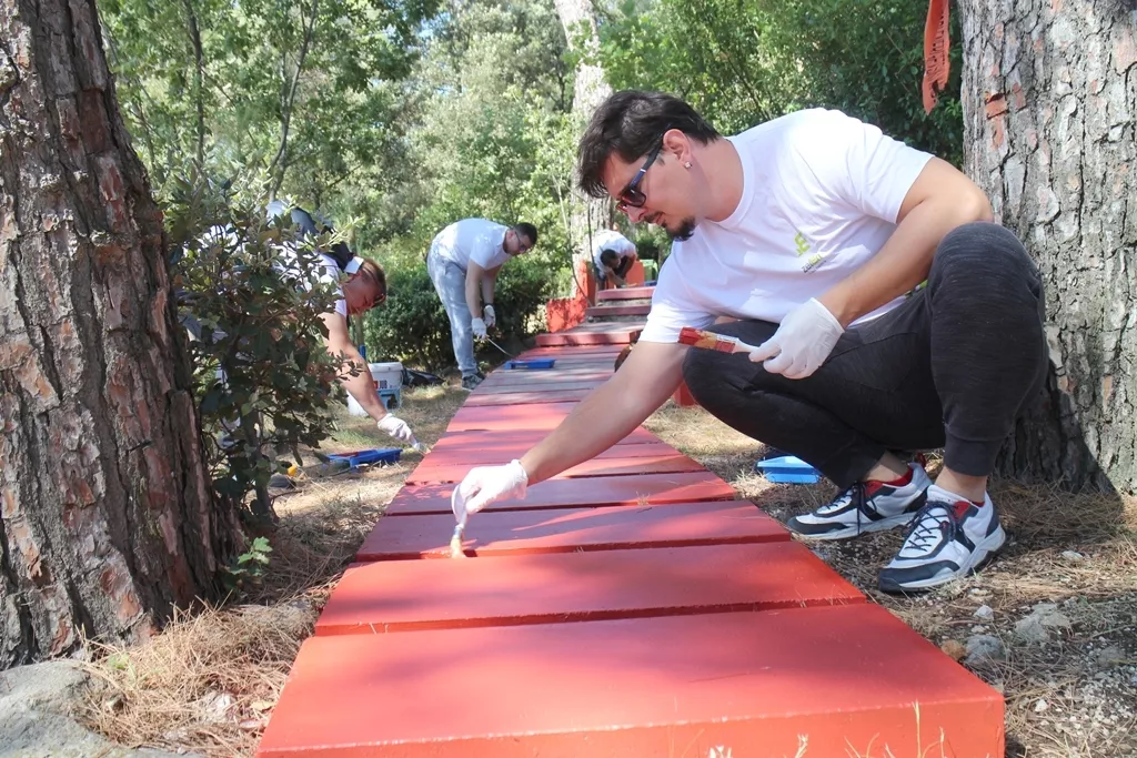 Zaposlenici HEP Opskrbe uredili okoliš park šume Dražica na Krku