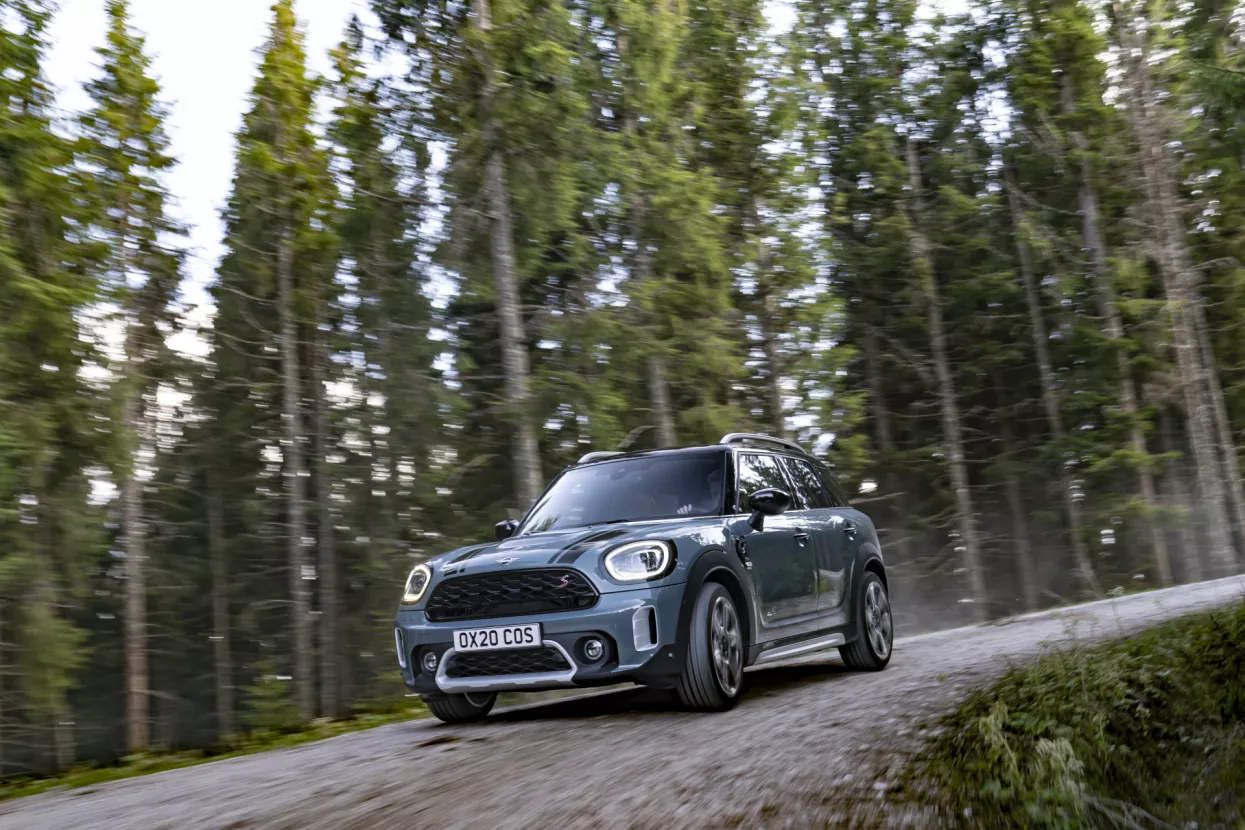 Mini Cooper i Mini Countryman u posebnoj ljetnoj ponudi koja se ne propu&scaron;ta