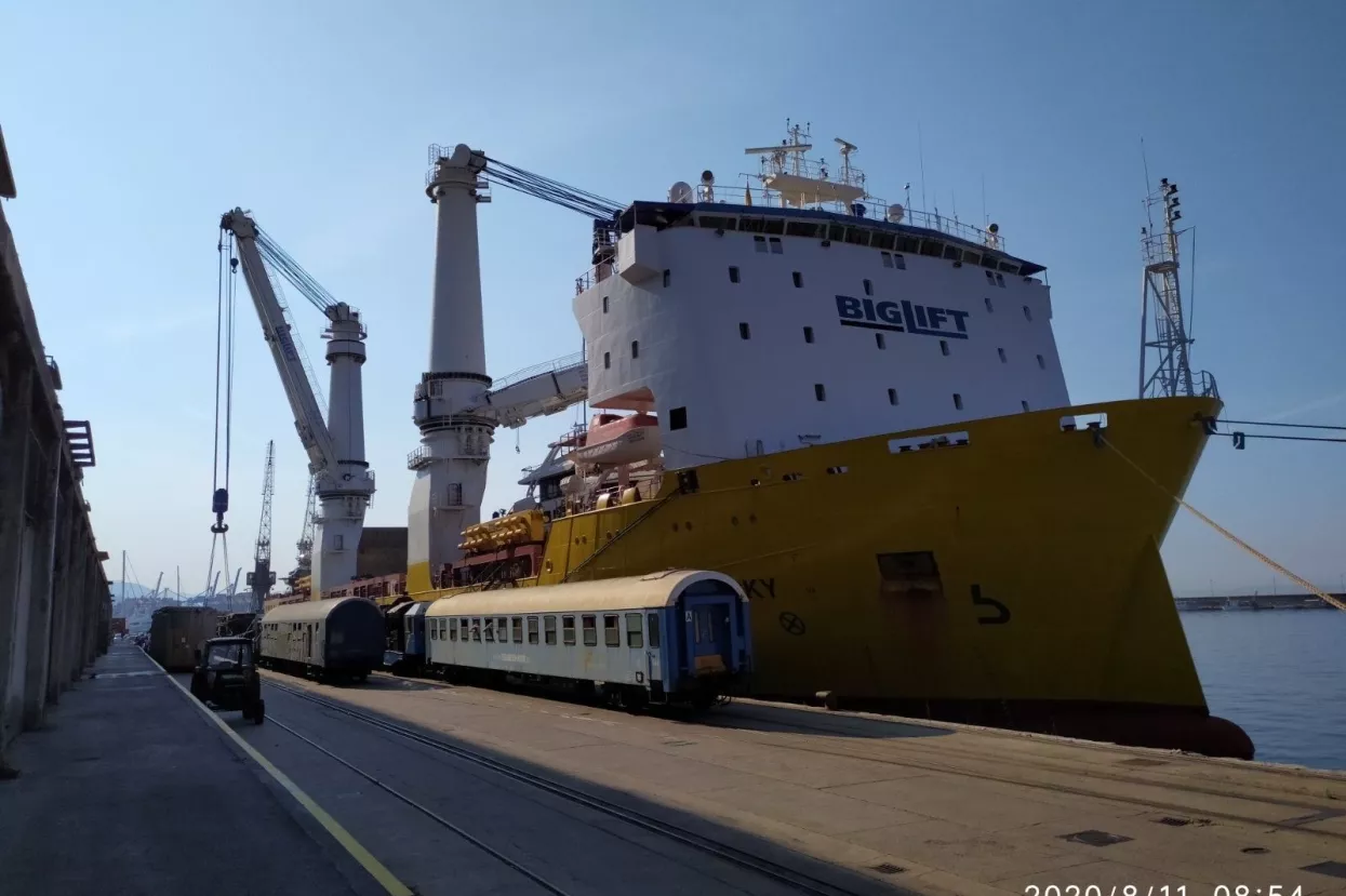 Happy Sky u riječkoj luci: Pristao brod koji može podići DESET puta veći teret od dizaliza u luci