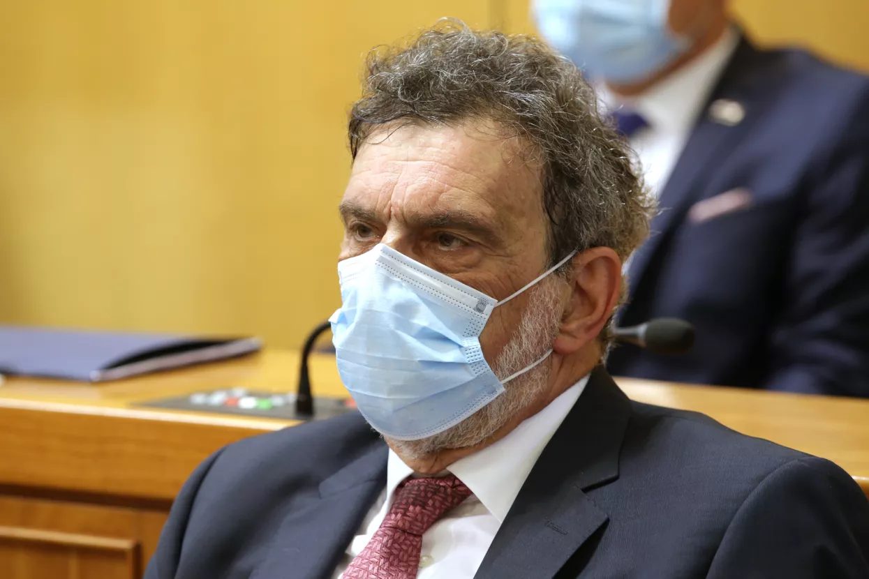 Obavijest svim roditeljima - danas ministar Fuchs predstavlja Upute za vrtiće i škole za novu školsku godinu