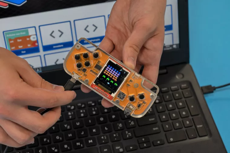 Gajšak niže uspjehe: Nakon Kickstartera, CircuitMess plasirao igraću konzolu u supermarkete