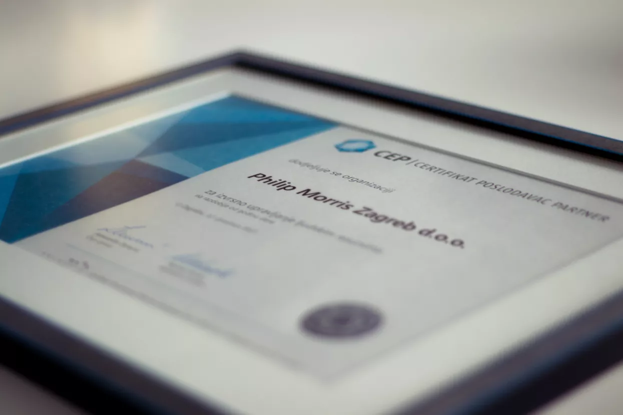 Philip Morris Zagreb kontinuirano ulaže u razvoj zaposlenika - već &scaron;estu godinu zaredom nagrađen certifikatom Poslodavac Partner