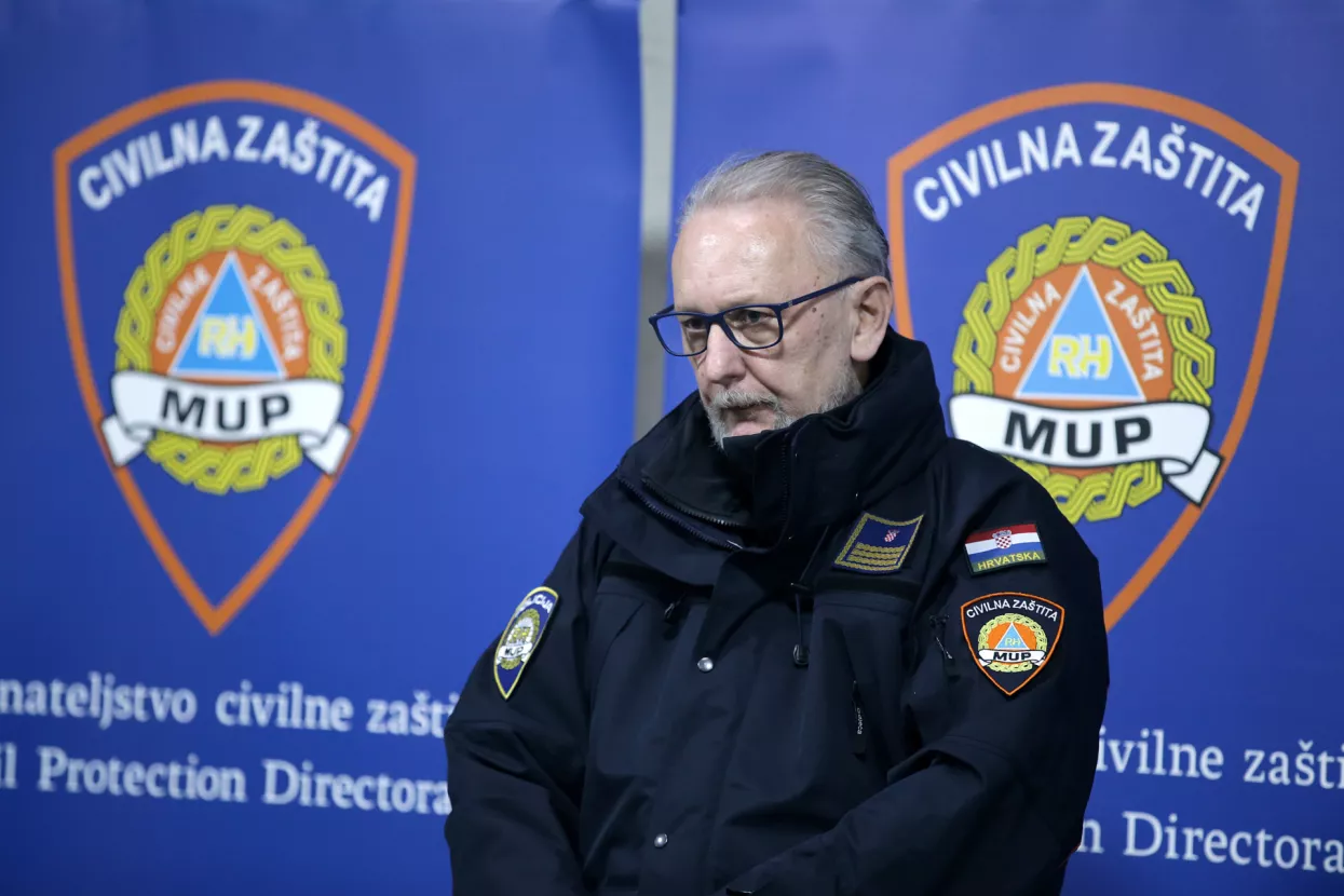 Nove mjere: Maske u zatvorenim prostorima i kafićima, ograničavanje društvenih okupljanja