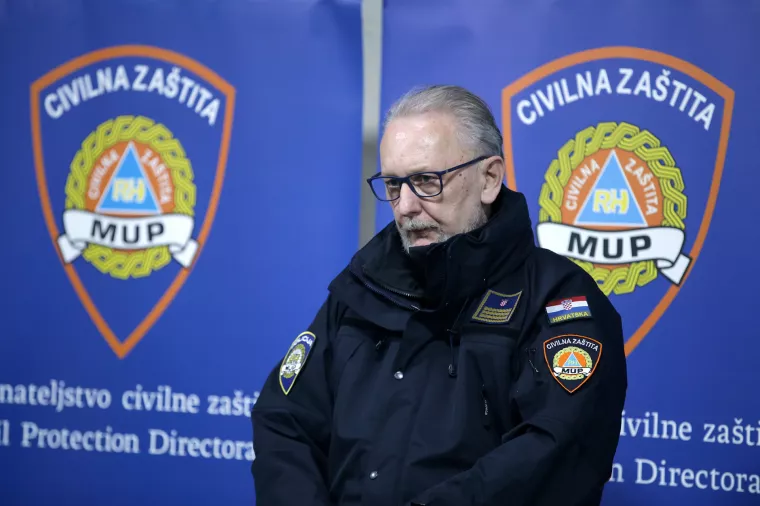 Nove mjere: Maske u zatvorenim prostorima i kafićima, ograničavanje društvenih okupljanja