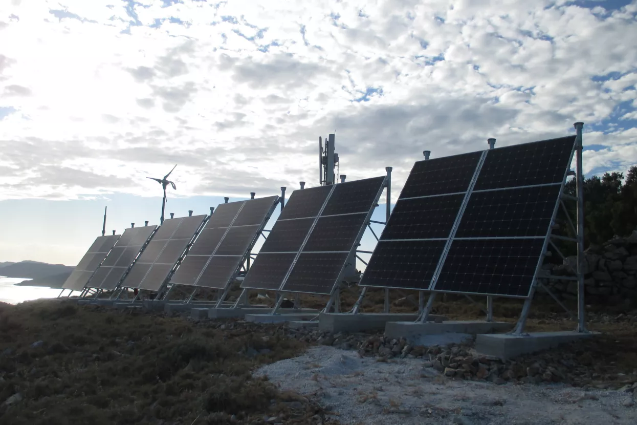 Ulaganjima u solare, kao i vjetroturbine i napredne sustave za hlađenje, A1 pridonosi održivosti zajednice