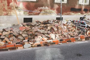 Evo gdje i kako možete pomoći stradalima u potresu u Petrinji, Sisku i okolici