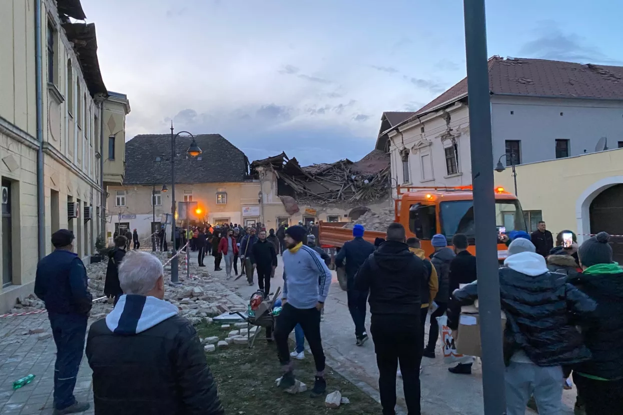 Tvrtka Wimax poslala deke, prekrivače i zračne krevete u Petrinju