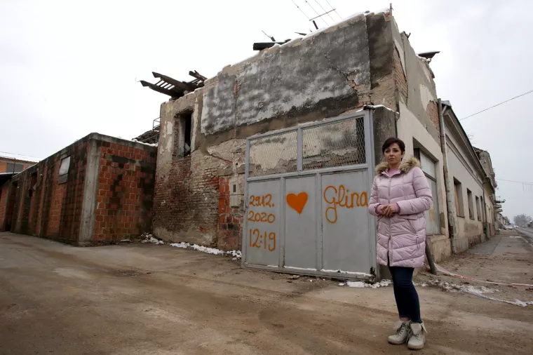 [VIDEO] Tvrtka iz Gline preživjela rat, požar, a sada i potres koji je pomaknuo stroj od devet tona