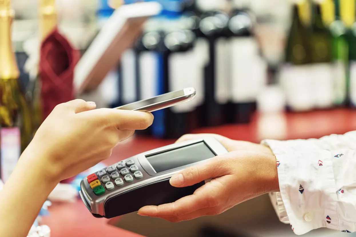 Iako vole dućane i &#39;keš&#39;, pandemija i potresi natjerali Hrvate na online kupnju i kartice