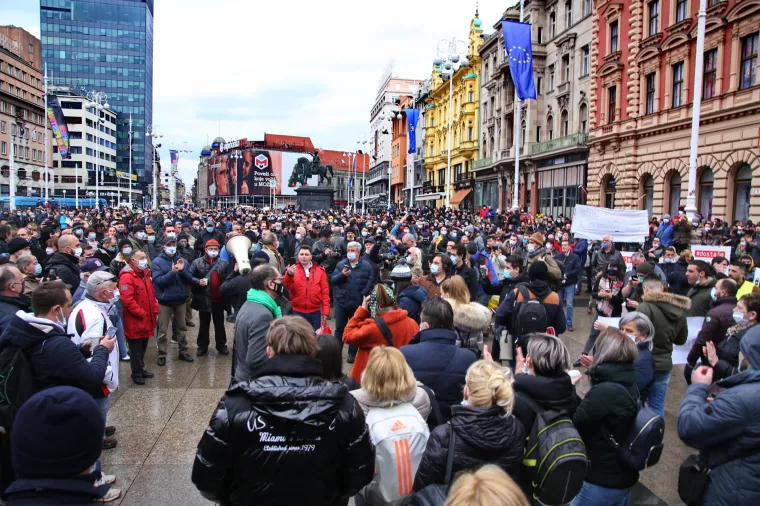 Prosvjednici traže odlazak ministra Ćorića, ukidanje nameta i potpore